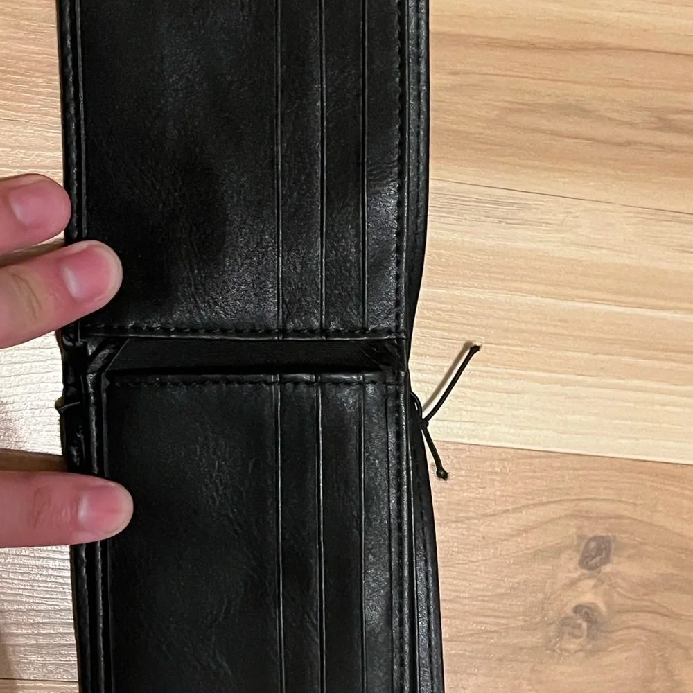 Columbia Black Leather Wallet NEW